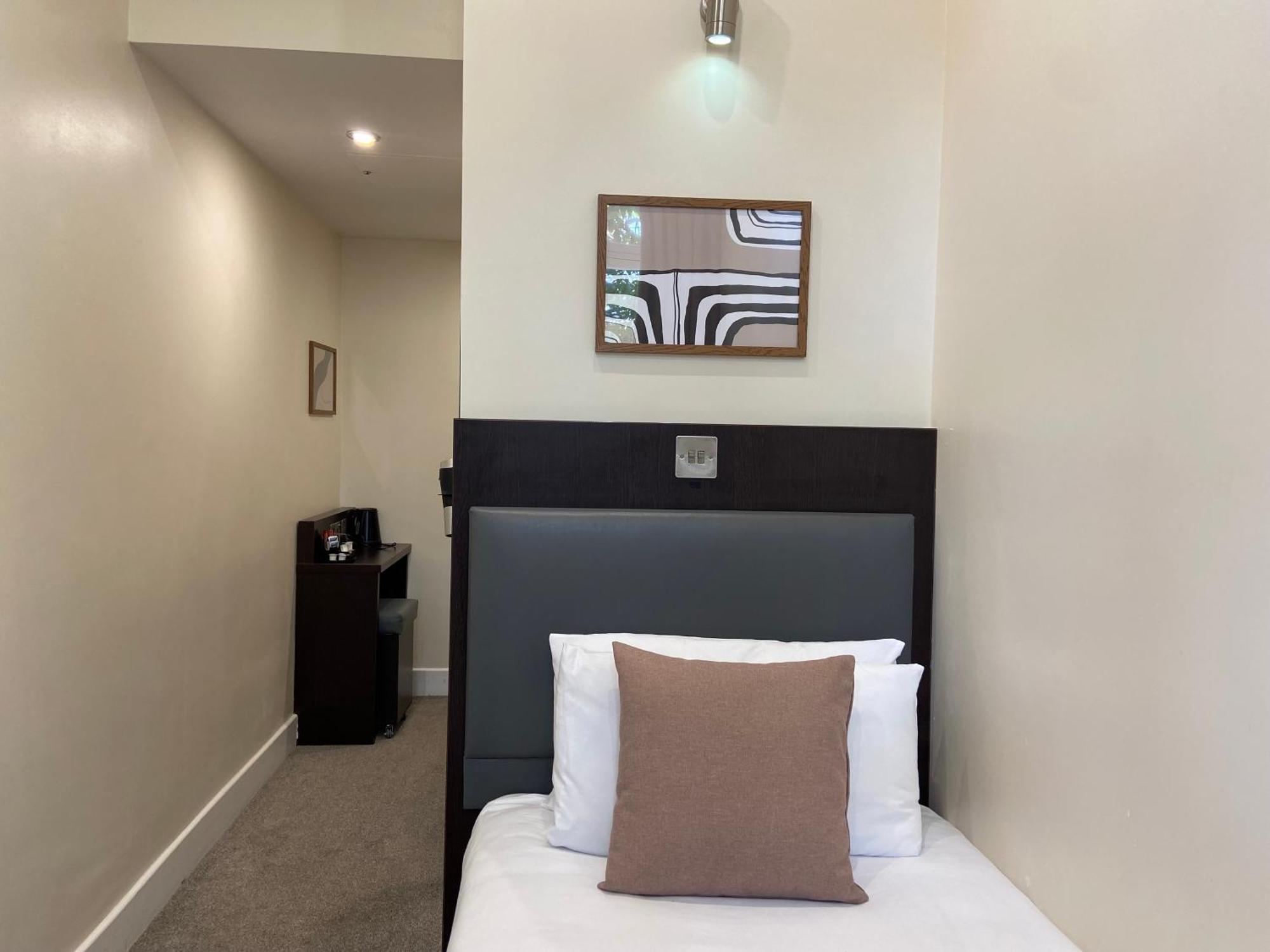 Trebovir Hotel London Room photo